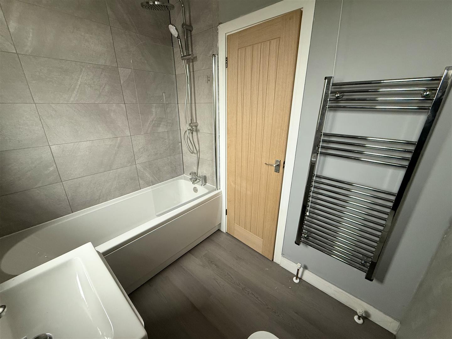 Ael-Y-Bryn Road, Fforestfach, Swansea, SA5 8JA